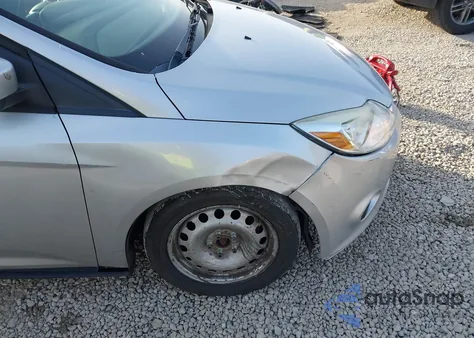 2013 Ford Focus Se z USA, uszkodzony, nr VIN 1FADP3F2XDL139389